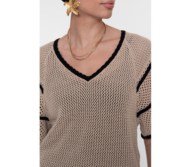 Geisha Pullover Raglan V-Neck Light Sand Black