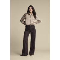 Red Button Avy Satin Latte