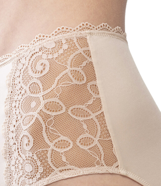 Amorous Tailleslip - Bailey