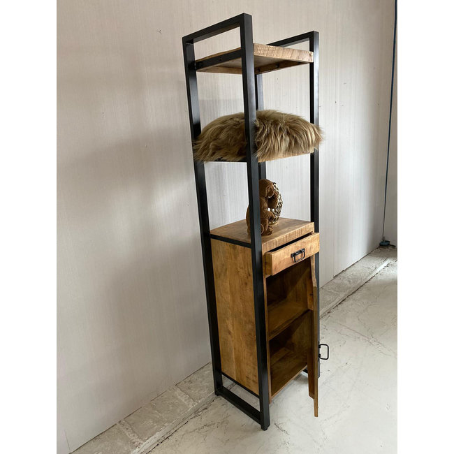 Benoa Boekenkast Industrial Mango met lade en deur