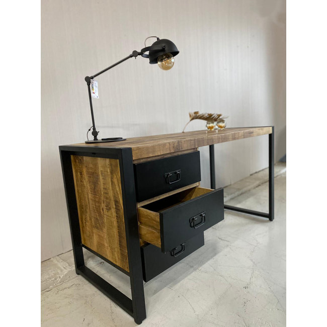 Benoa Bureau Bas Mango met stalen ladefronten