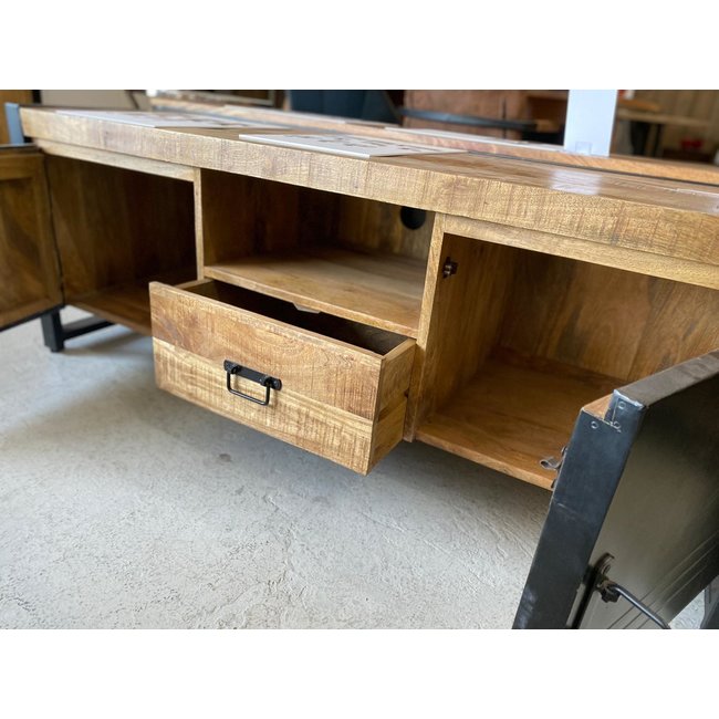 Benoa TV meubel Bas mango met staal medium