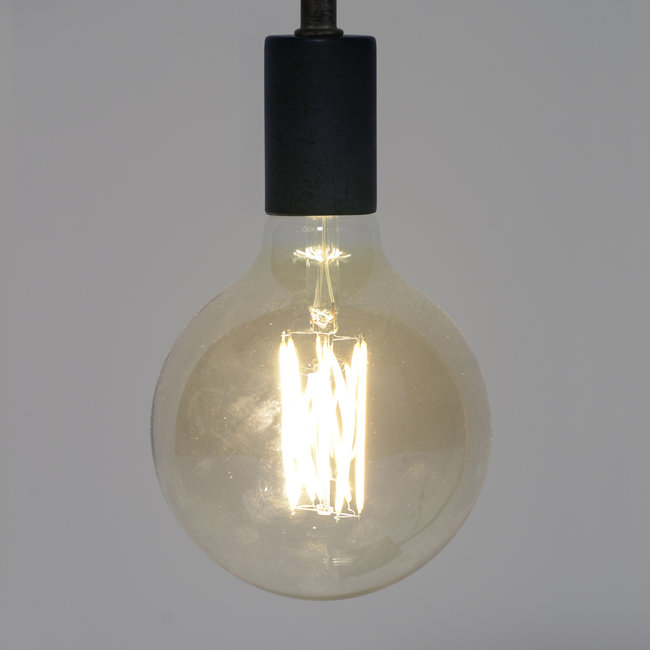 WoonStijl Lichtbron LED filament bol Ø12 5 - E27 6W 2100K 450lm dimbaar / Amberkleurig glas