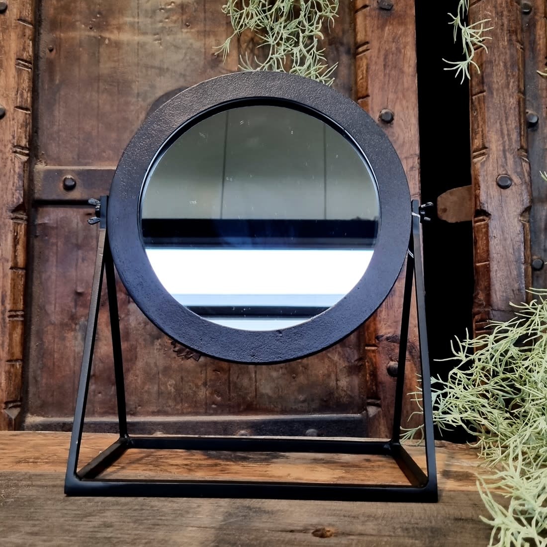 Afdaling Onaangeroerd terugtrekken Spiegel op standaard antiek zwart - Houten Meubel Outlet
