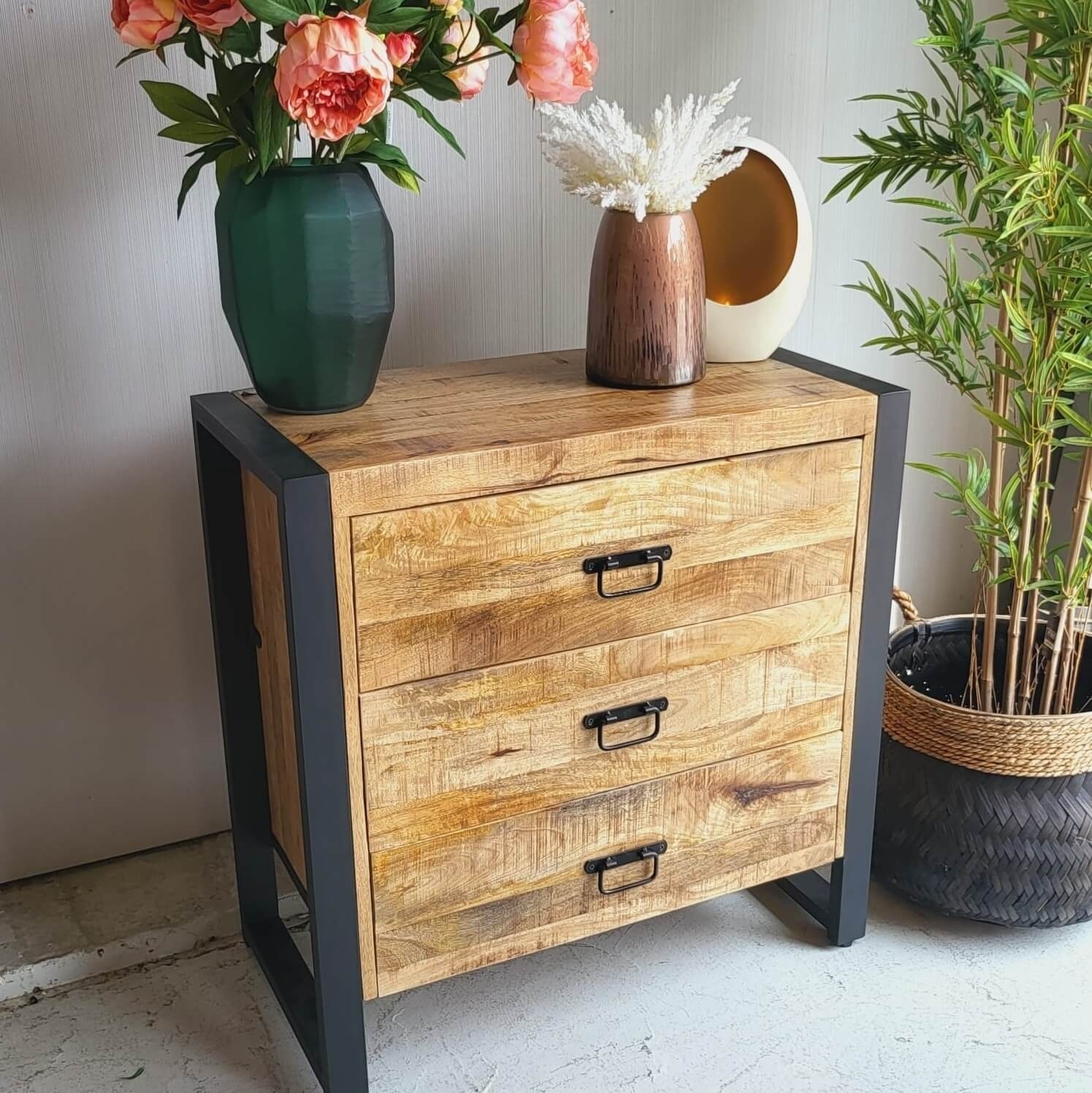 Industriële kasten kopen | Robuuste hout & staal kasten | Houten Meubel Outlet