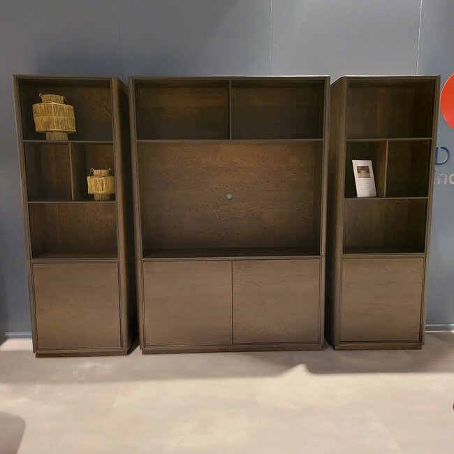 Nijwie Oulu boekenkast linksdraaiend met 1 deur en 4 open vakken Dark Chocolate