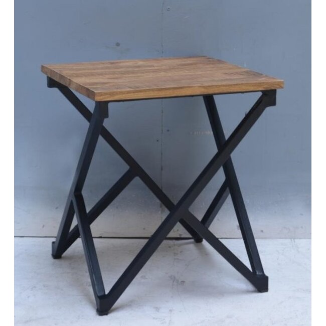 Benoa Salontafel mango Piramide met zwart stalen poten