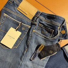 Jacob Cohën H Jacob Cohën Jeans BARD LTD