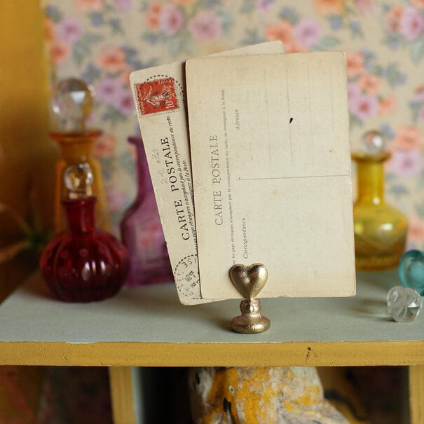 Doing goods Holly Heart Card Holder