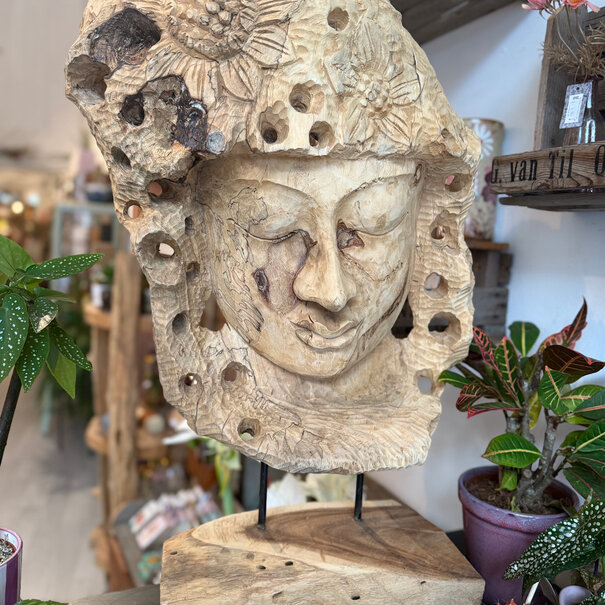 Mevrouw Potjes Beeld Indonesië houtsnijwerk Lon