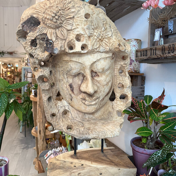 Mevrouw Potjes Beeld Indonesië houtsnijwerk Lon