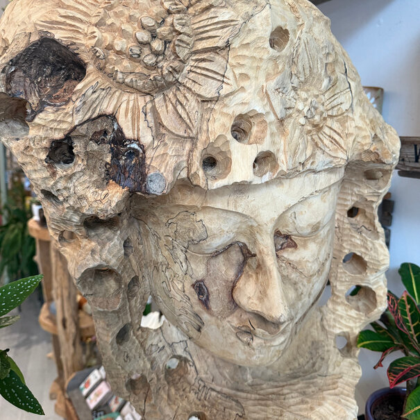 Mevrouw Potjes Beeld Indonesië houtsnijwerk Lon