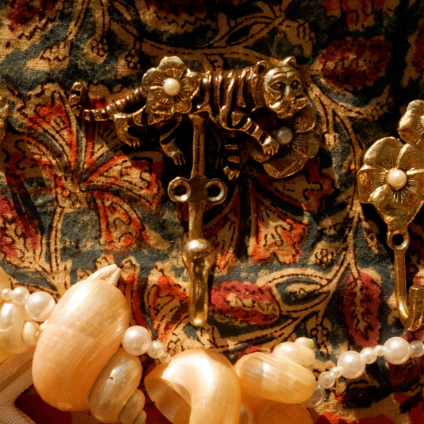 Doing goods Lacy Tiger Hook