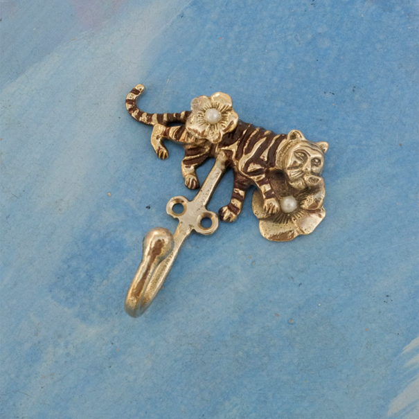 Doing goods Lacy Tiger Hook