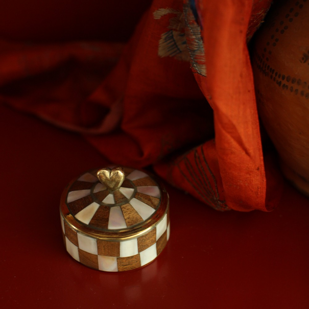 Doing goods Heart Circus Box Woody