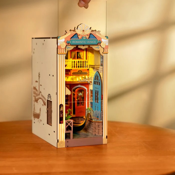 Robotime Book Nook Romantic Venice