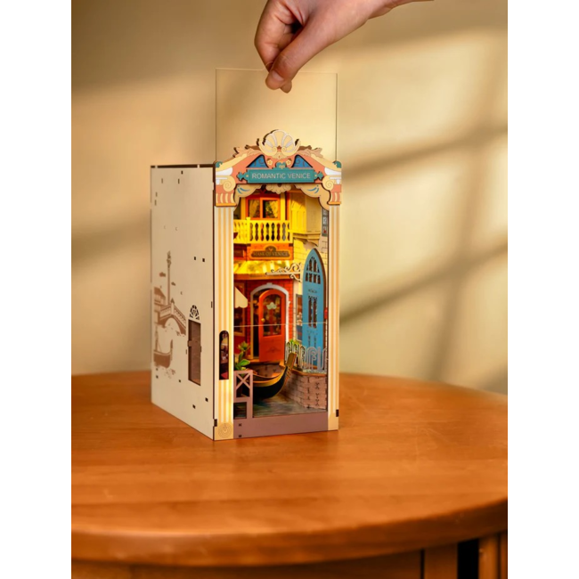 Book Nook Romantic Venice