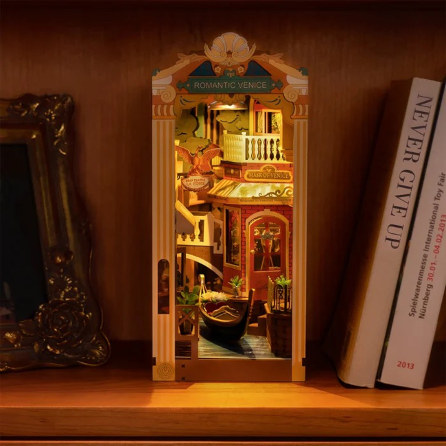 Book Nook Romantic Venice