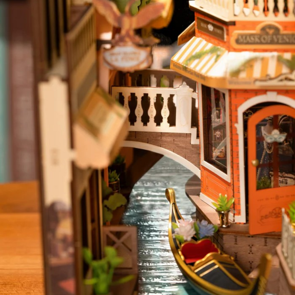 Robotime Book Nook Romantic Venice