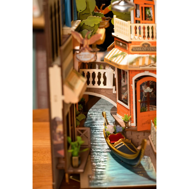 Book Nook Romantic Venice