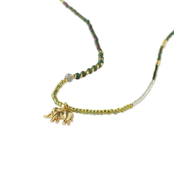 A beautiful story Adventurous Labradorite Garnet Necklace