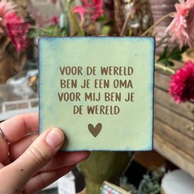 Tegel | voor mij ben je de wereld | Oma