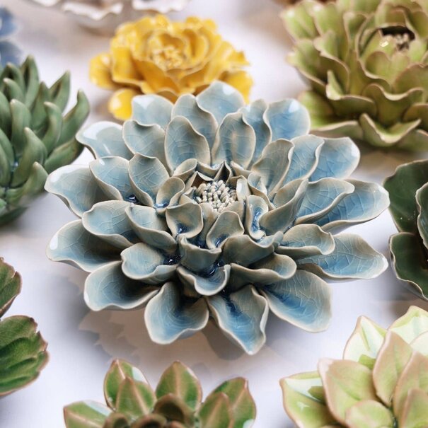Chive Keramieken bloem | Powder blue aphtodite dahlia