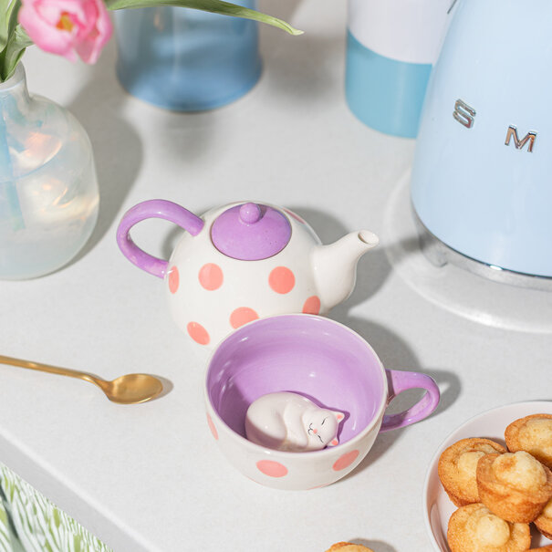 Sass & Belle Surprise cat tea for one