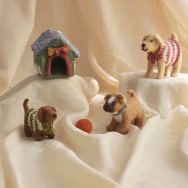 Gry & Sif Dog - dachshund with knitted wweater