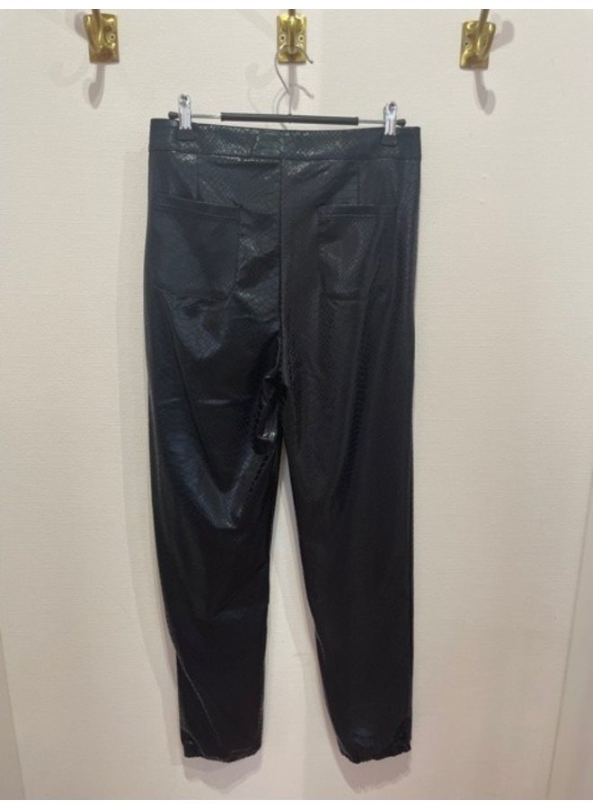 K&K vegan leather croco pants type