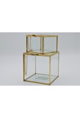 . Vitrine box goud medium  8x8x6 cm (LxBxH)