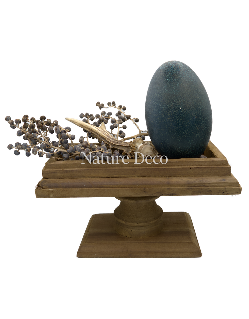 . Wooden tiered stand plateau 27 x 15 x 16 cm