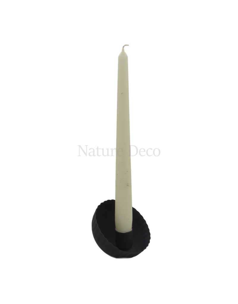 . Shell-shaped iron candlestick 9 x 9 x 6,5 cm