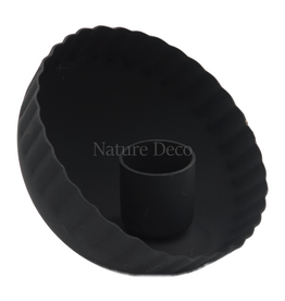 . Shell-shaped iron candlestick