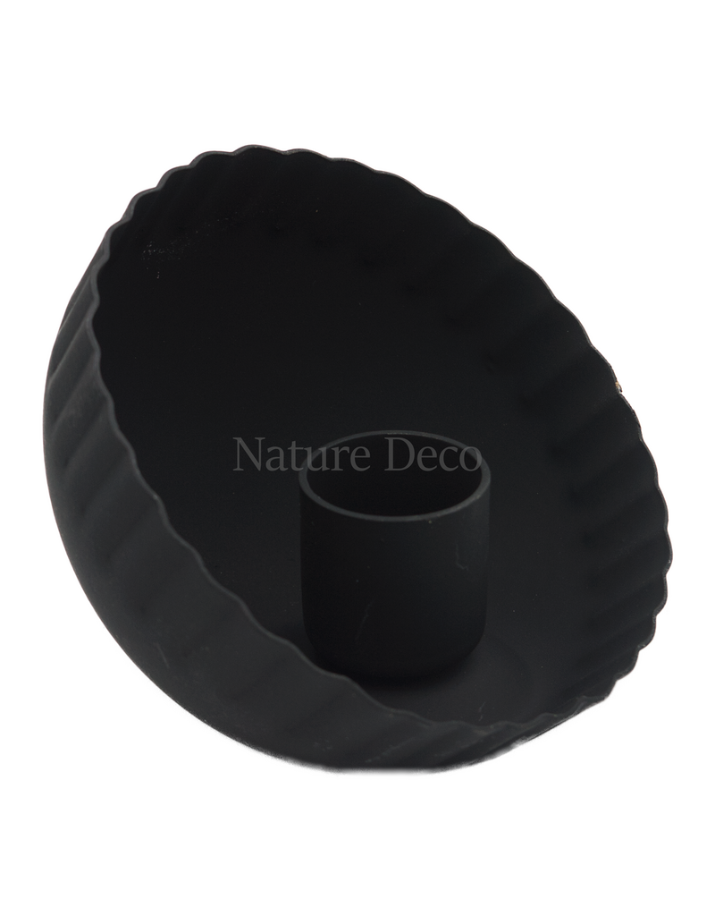 . Shell-shaped iron candlestick 9 x 9 x 6,5 cm