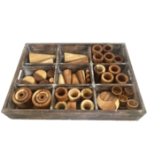 Papoose Toys - Houten Sorteerbak XL + Natuurlijke Loose Parts (72-delig) - Ready to Play