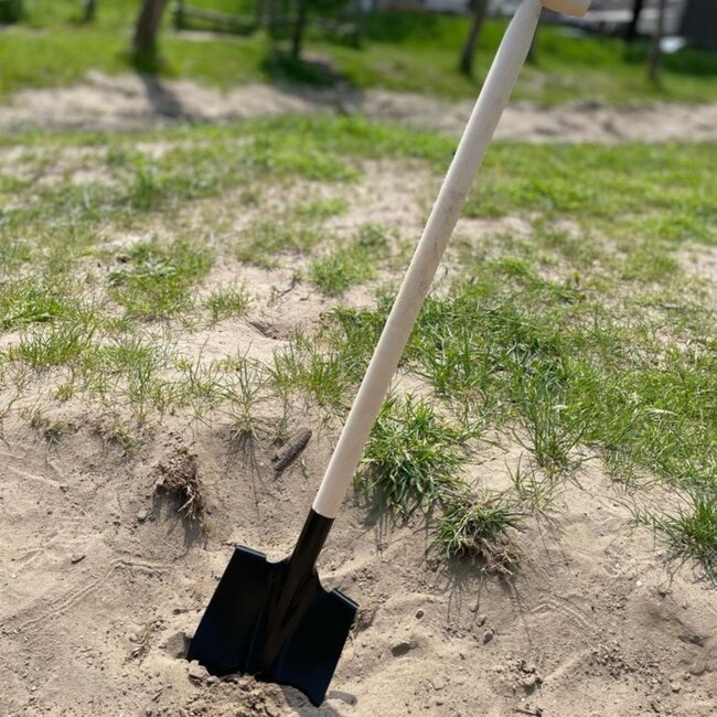 Ideal Toys - Metalen Zwarte Schep - Punt Schep en Houten Steel (80 cm)