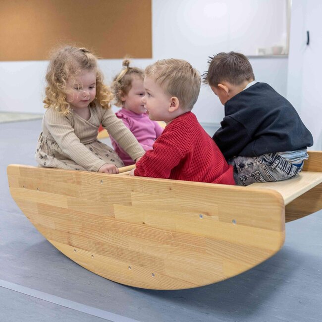 Basisgemeinde - Schommelboot - Klimtrap