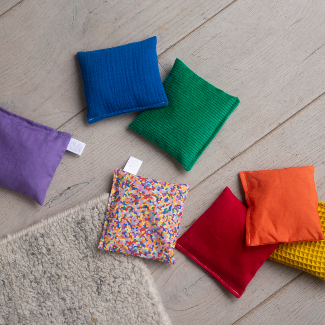 Little Botanic label - Sensorische pittenzakjes - Regenboog (6-delig) + Super Confetti