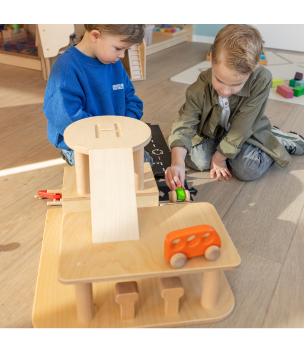 JUTTER & Co. JUTTER & Co. || Ready to Play Speelpakket - Van Dijk Toys Houten Garage Pakket  Peuter & Kleuter