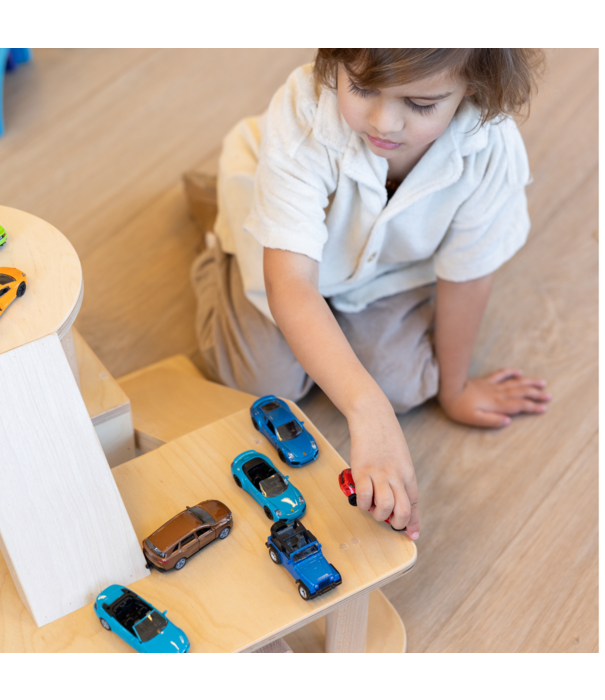 JUTTER & Co. JUTTER & Co. || Ready to Play Speelpakket - Van Dijk Toys Houten Garage Pakket  Peuter & Kleuter