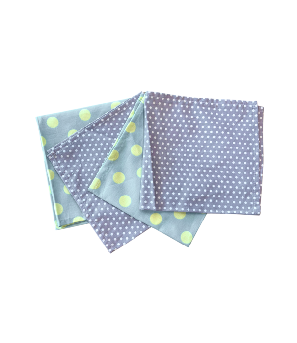 Basisgemeinde Emmi Pikler - Speeldoekjes - Stippen (4-delig)