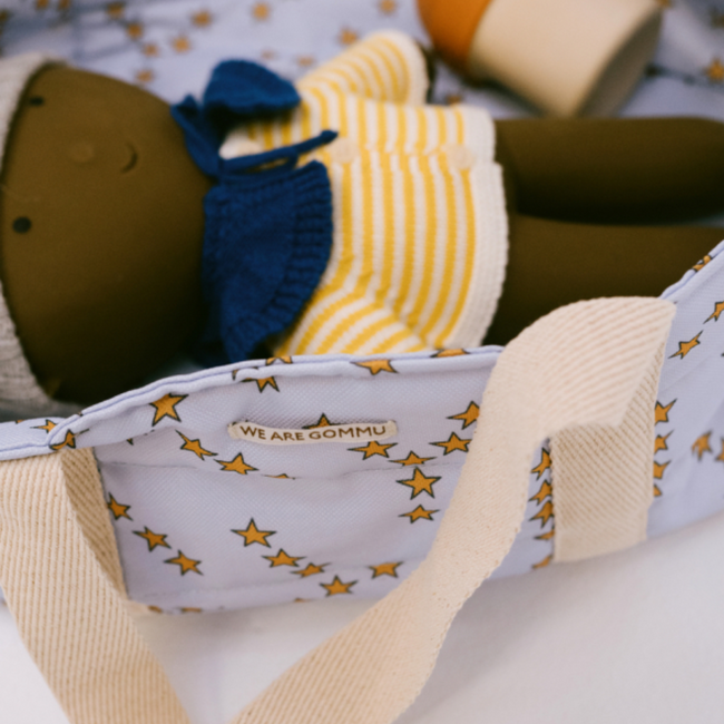 WE ARE GOMMU - Poppenwieg - Blauw met Sterretjes