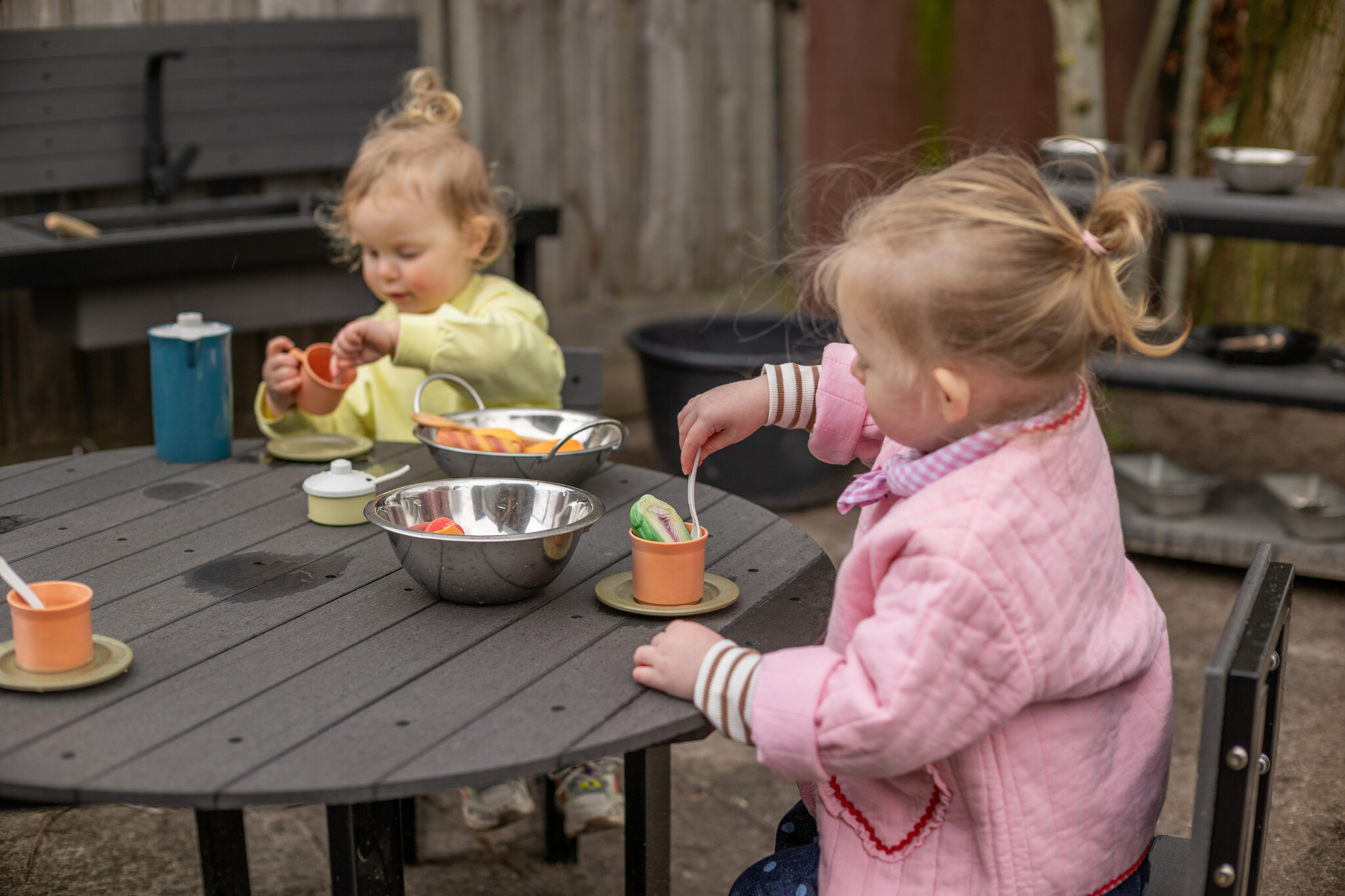 Koken & Samen Tafelen in de Kinderopvang & BSO  | Rollenspel, modderspel & speelkeukens van JUTTER & Co.