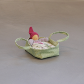 Emmi Pikler - Kabouter in Mandje - Groen