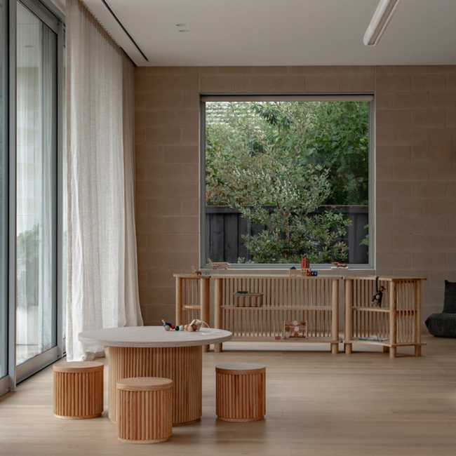 Kids By Design - Ronde Tafel Design - Travertin