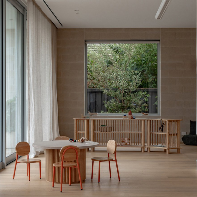 Kids By Design - Ronde Tafel Design - Travertin