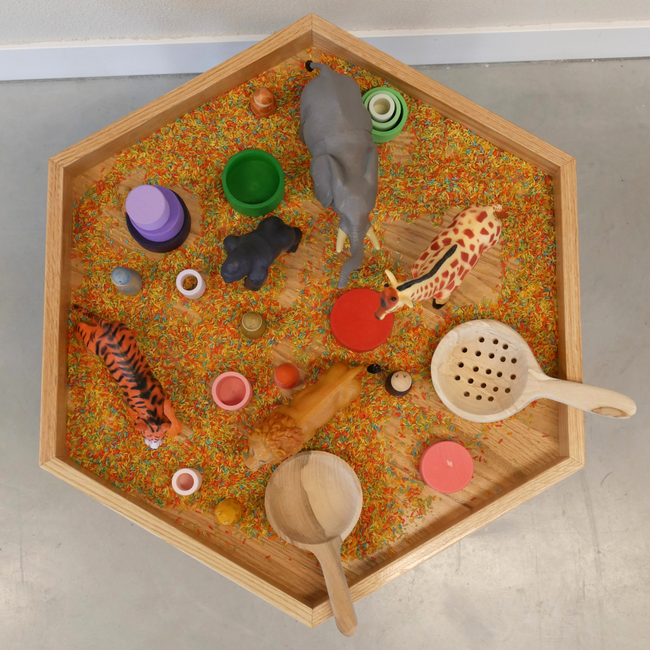 Kids By Design - Zeshoekige Activiteiten Tafel met Rand Eiken - BSO H 58 cm