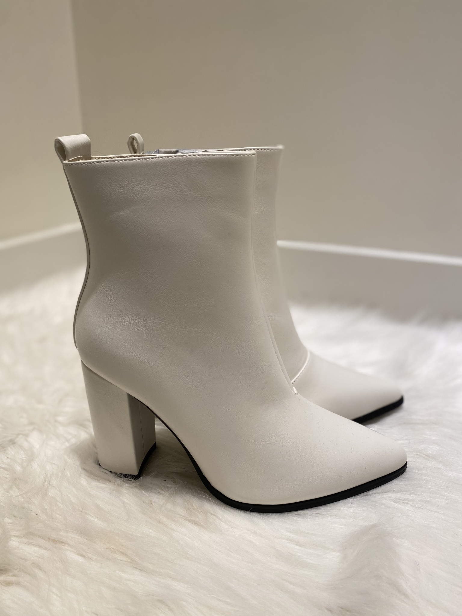 Schoen Enkellaars Hakje Wit - Infinity Fashion