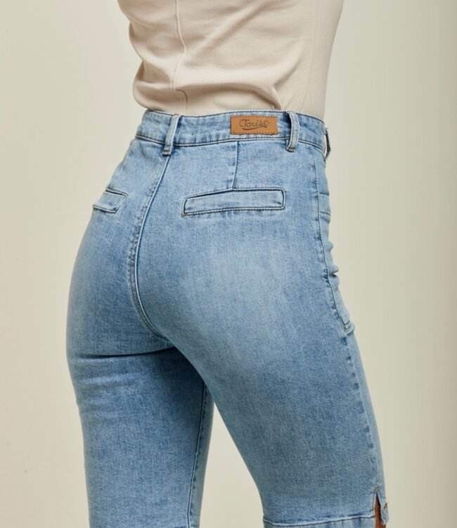 TOXIK3 Short JEANS KNIEHOOGTE TOXIK3 LICHT DENIM H2539